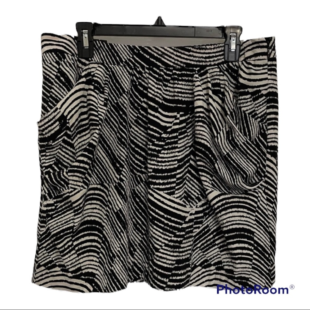 Banana Republic Black and White Print Mini Skirt Size 12P
